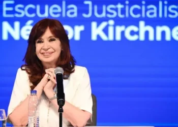 Por condena, Cristina Kirchner renuncia a presidencia del PJ.