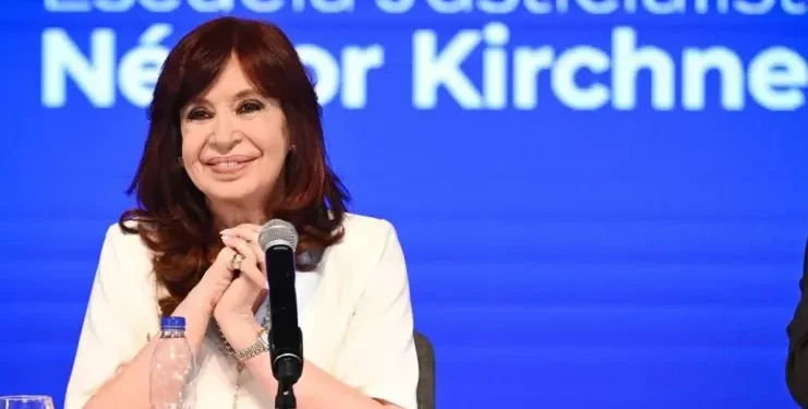 Por condena, Cristina Kirchner renuncia a presidencia del PJ.