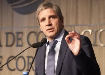 Caputo ofrece ayuda a pymes endeudadas.