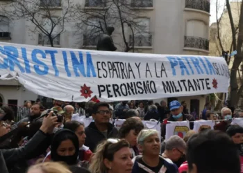 Cristina a militancia: “Firme y tranquila”, regreso.