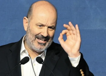 No vetar proyecto del Senado, sugiere Sturzenegger.