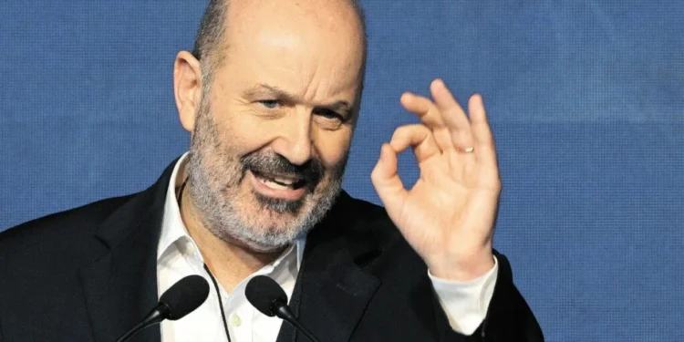 No vetar proyecto del Senado, sugiere Sturzenegger.