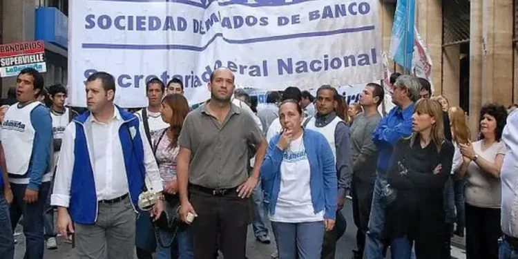 Salario bancario inicial: $1.872.000 tras acuerdo