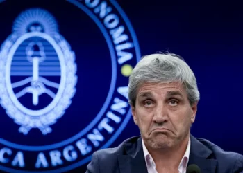 Caputo: así se frenó el dólar, con críticas a los bancos.