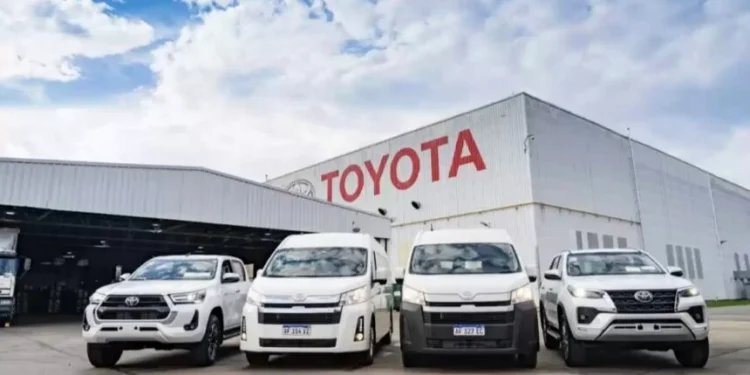 Toyota: Mercado subirá 50% en 2025, dice CEO.