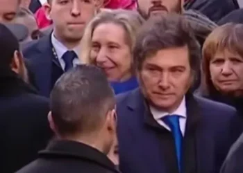 Acto AMIA: Milei, firme por la justicia.