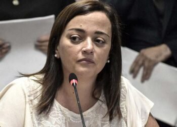 Frenar a Milei, antes de que sea tarde dijo Moreau