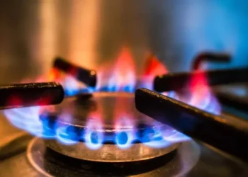 Precio del gas aumenta: Gobierno quiere evitar cortes.