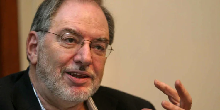 Claudio Loser alerta al Gobierno por el dólar.