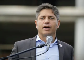 Kicillof sobre YPF: “Disparate jurídico”, Milei con foráneos.