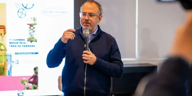 Kicillof, según Valenzuela: «anti-inversión» y desconfianza en la policía.