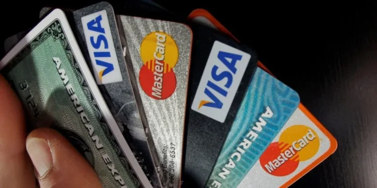 Mitad de argentinos usa crédito en súper: UBA advierte.