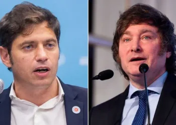 “Milei se saca fotos mientras hay cierres”, la frase de Kicillof.