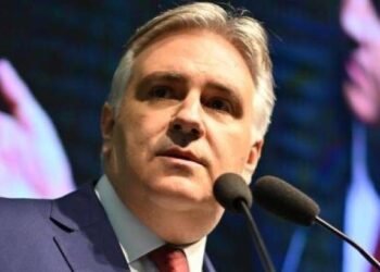 Córdoba: Llaryora impulsa una de las jubilaciones más altas.