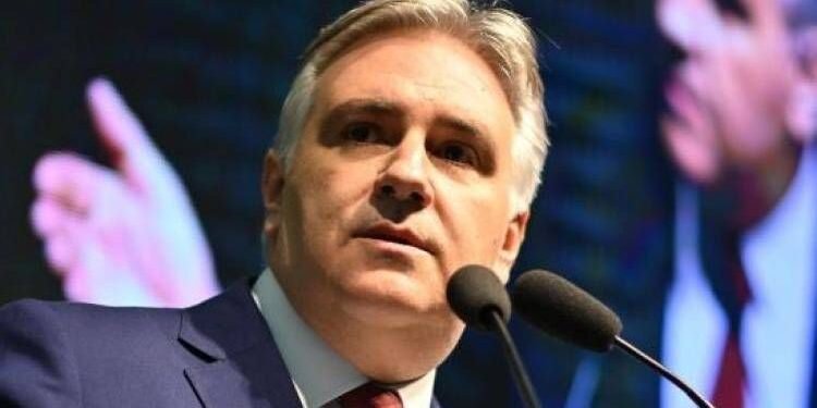 Córdoba: Llaryora impulsa una de las jubilaciones más altas.