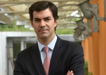 Urtubey traza un frente amplio contra Milei para 2027.