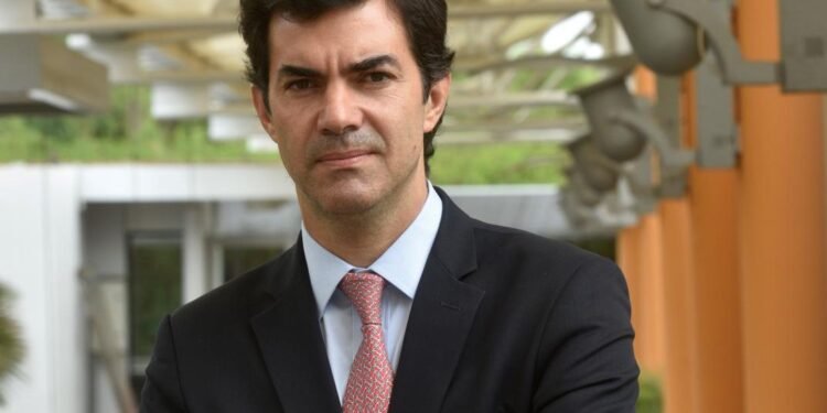 Urtubey traza un frente amplio contra Milei para 2027.