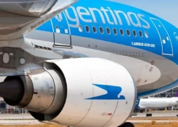 Aerolíneas: Paro de controladores impacta 71 servicios.