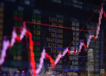 Mercados reaccionan a coimas: S&P Merval pierde casi 5% en dólares.