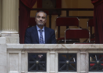 Libertario contra Menem: Denuncia robo de dinero a trabajadores de PAMI y Anses.