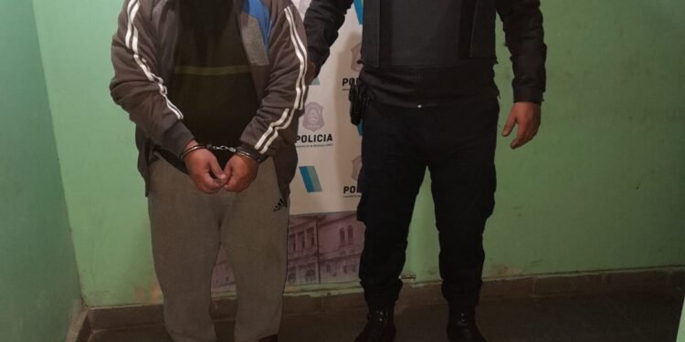 Chacal detenido por abusar de una menor y portar un arma de fuego