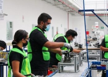 El empleo privado sufre: Caída de 12.000 puestos en junio.