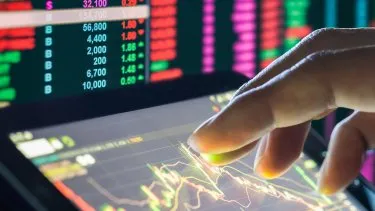 Reformas oficiales, en riesgo: el mercado anticipa estancamiento legislativo.