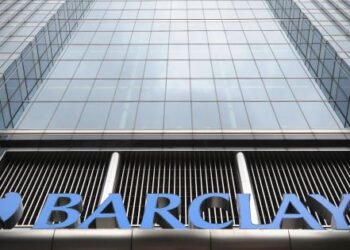 Argentina: banco británico advierte por deuda y reservas bajas.