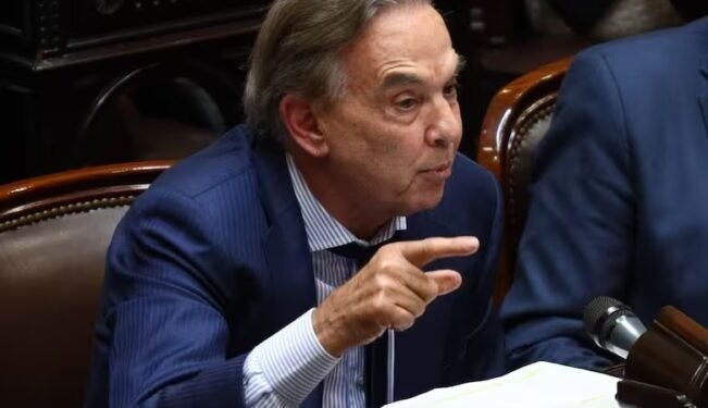 Pichetto explota: “Juegan con cosas sin remedio”.