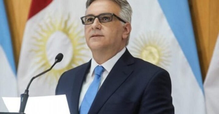 Advertencia de Llaryora: La economía depende de EE. UU.