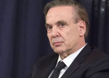 Miguel Ángel Pichetto arremete contra Milei.