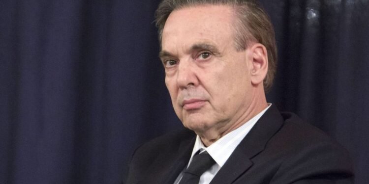 Miguel Ángel Pichetto arremete contra Milei.