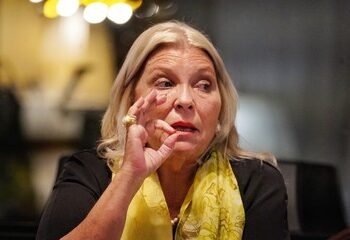 Carrió sin filtro: Caputo, un “ministro caído”