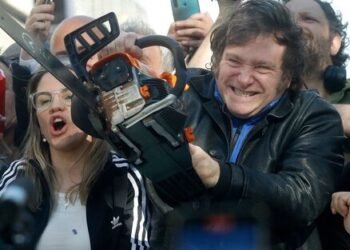 Milei y la “motosierra”: 17 mil empresas argentinas cerraron.