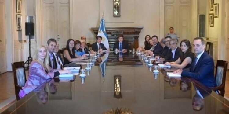 Casa Rosada: Milei con su nuevo Gabinete.