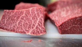 El asado, un lujo argentino: el golpe al bolsillo por la carne.