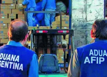 Aduana acepta más documentos firmados como aval.