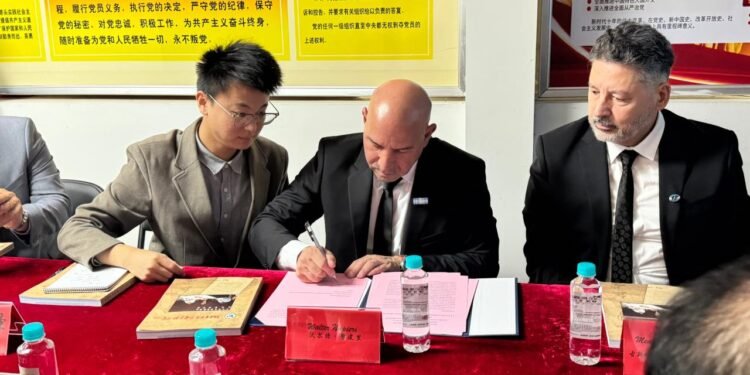 Firma de acuerdos de cooperación empresarial en fuzhou: un puente comercial entre merlo y la provincia de fujian