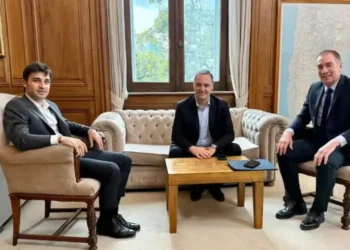 Encuentro en Chubut: Santilli y Torres hablaron de incendios.