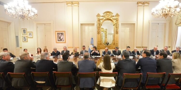 Estiman pérdida de superávit fiscal en provincias (2025).