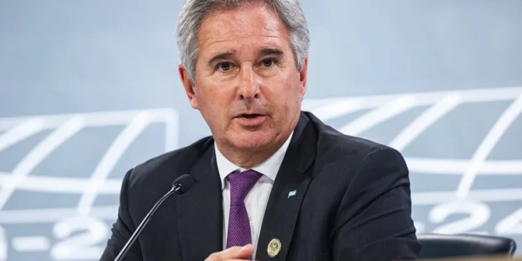 Millones a EEUU: Diputados interpelan al Canciller.