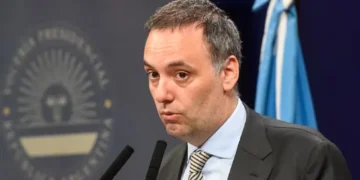 “La gente los odia”: Adorni contra el paro de la CGT.