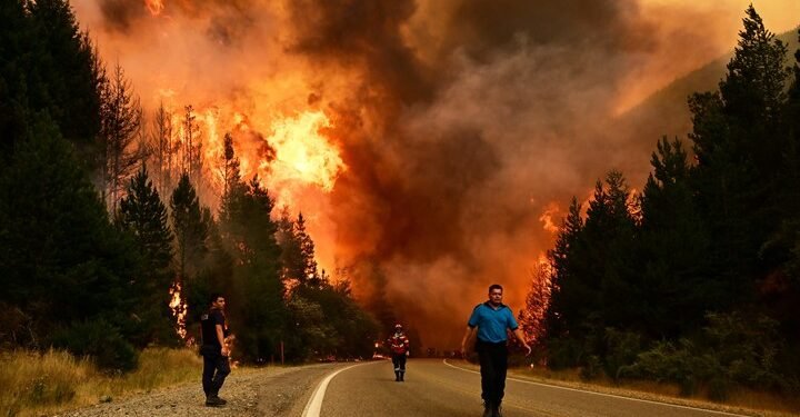 Incendios en el Sur: Grabois desafía a Adorni a ser sindicalista.