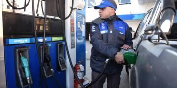 La suba del combustible, en parte demorada: la explicación oficial.