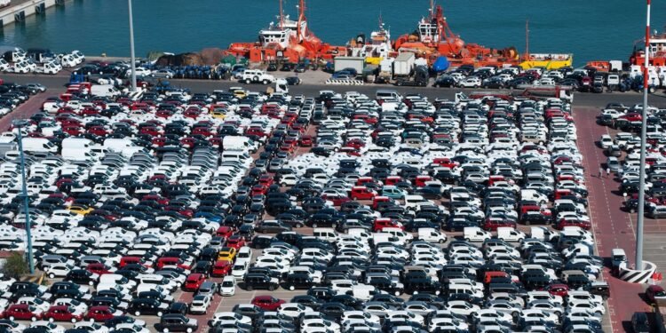 El Gobierno prepara un decreto para reducir las retenciones a la exportación de automóviles: implicaciones y posibles obstáculos