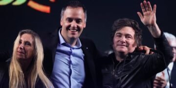 Adorni se pronuncia en medio de la controversia por sus viajes: “No tengo nada que esconder”