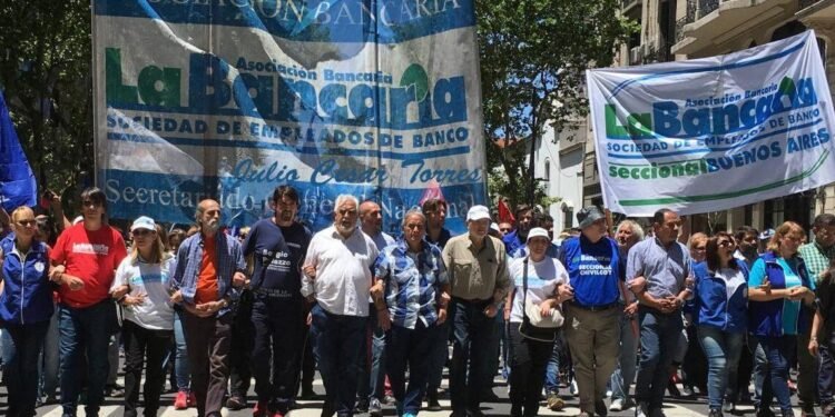 La Asociación Bancaria convoca a un paro de 24 horas en el BCRA para el 27 de abril: implicaciones para el sistema financiero