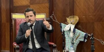 Intenso Debate entre Martín Tetaz y Kelly Olmos sobre la Deuda Argentina