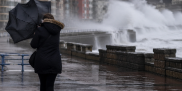 Un ciclón extratropical se aproxima, trayendo lluvias, ráfagas intensas y una drástica caída en las temperaturas
