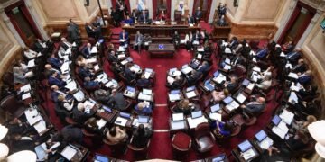 Se presenta una nueva propuesta para reformar las primarias, con voto voluntario y sin apoyo estatal